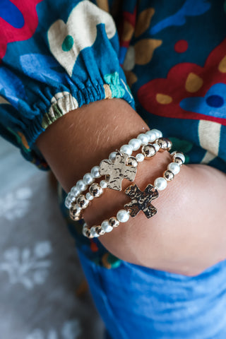 Divine Darling Cross Bracelet • Gold