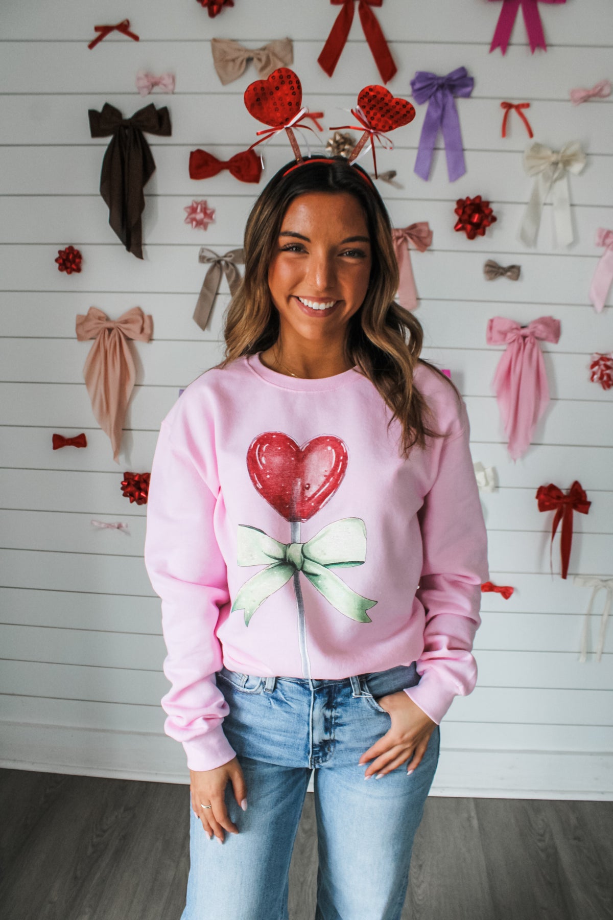 True Sweetheart Graphic Sweatshirt • Pink