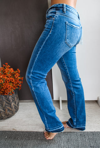 Micah Shadow Hem Straight • Medium Wash