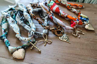 Blissful Bow Scarf Necklace • Black/White