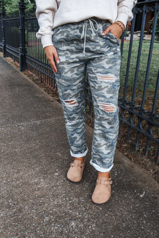 Hide & Seek Distressed Jogger • Camo