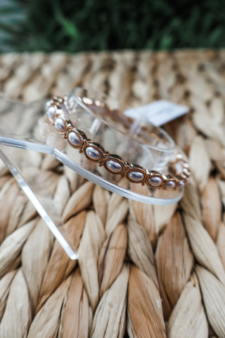 Livy • pearl stretch bangle