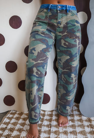 Sydney Contrast Waist Barrel Leg • Camo Combo