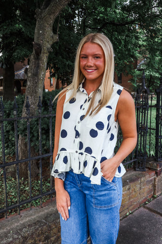 Playful Spotlight • Cream Dot