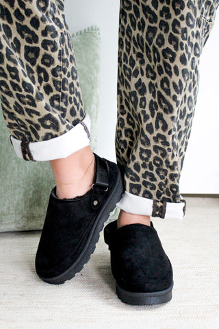 Warmth & Wonder Cozy Clog • Black