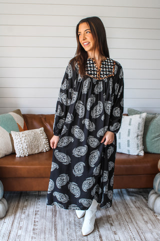 Boho Beauty Paisley Midi • Black