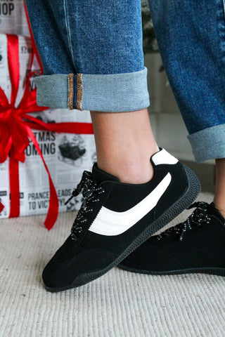 In The Lane Sneaker • Black/White