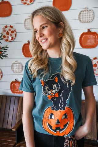 Halloween Hisses Graphic Tee • Emerald
