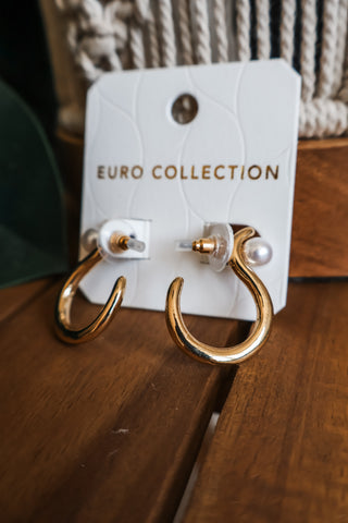 Everyday Elegance Earrings • Pearl