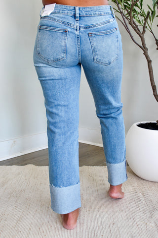 Quinnie Low Rise Straight • Light Wash