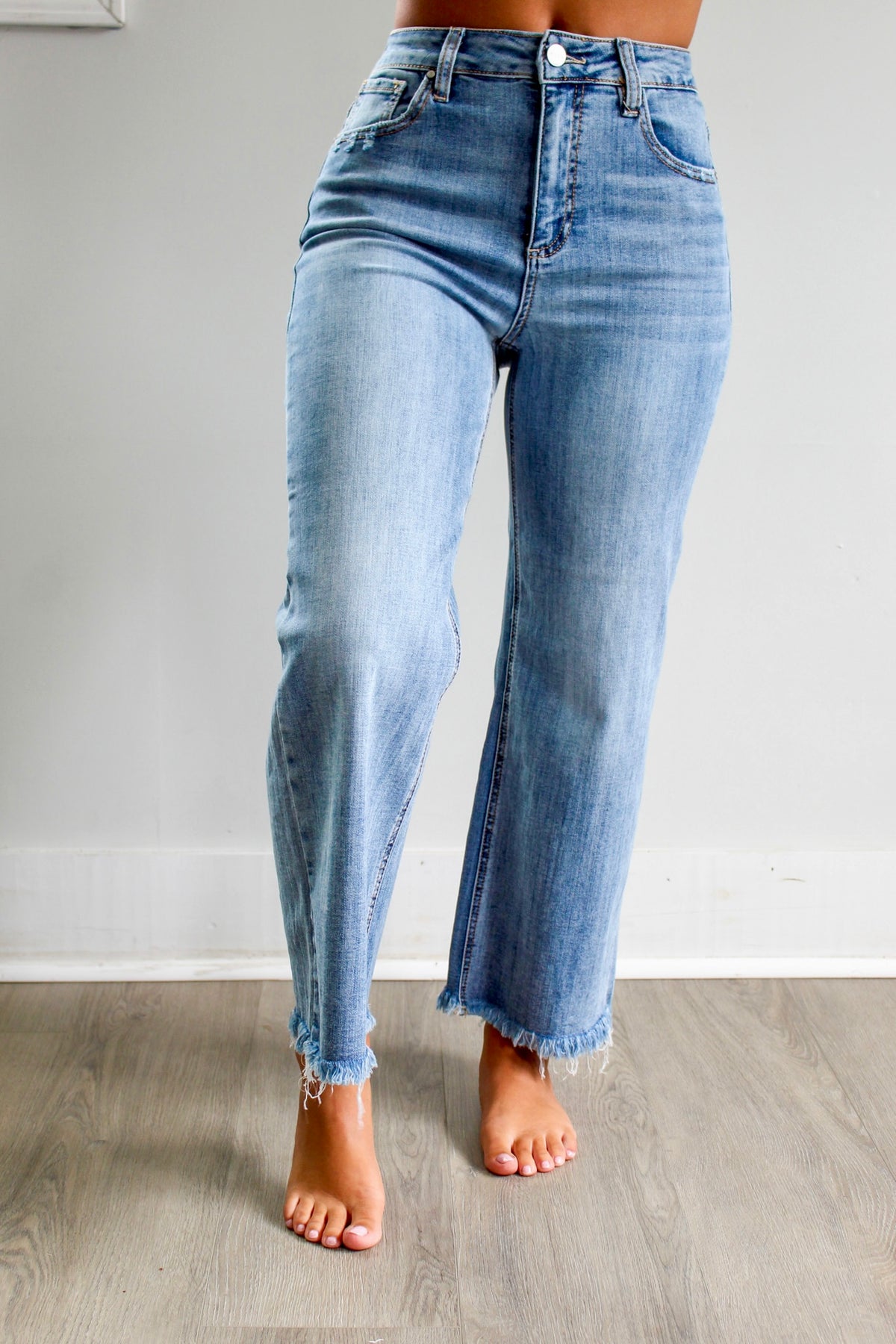 Liam Frayed Hem Wide Leg • Medium Wash