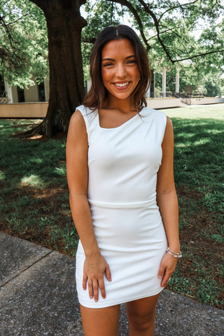 She is the moment • white shift dress