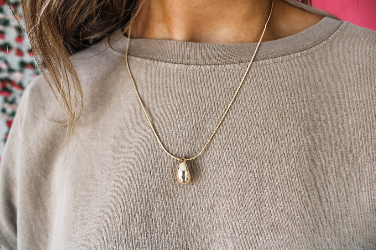 Simply Sophisticated Teardrop Necklace • Gold