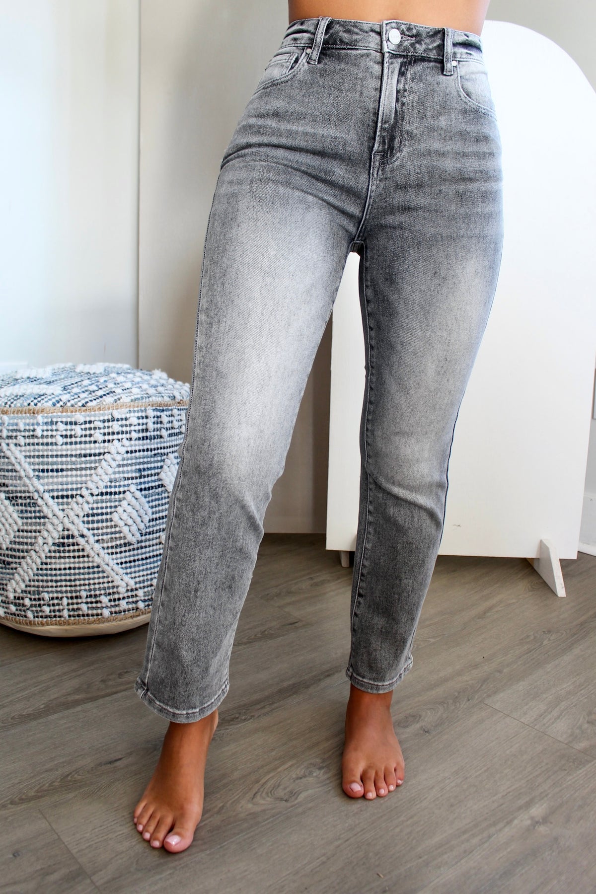 Theo High Rise Slim Straight • Washed Grey