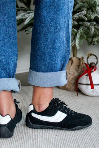 In The Lane Sneaker • Black/White