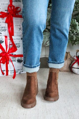 Aspen Knit Cuff Chelsea Boot • Walnut