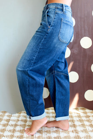 Demi Slant Pocket Barrel Leg • Dark Wash