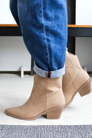 Dallas Western Ankle Boot • Tan