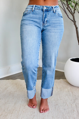 Quinnie Low Rise Straight • Light Wash