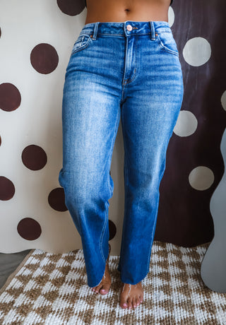 Lennox Mid Rise Straight • Medium Wash