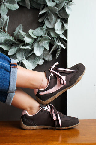 In The Lane Sneaker • Brown/Pink