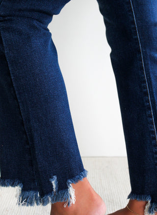 Kim Frayed Hem Straight • Dark Wash