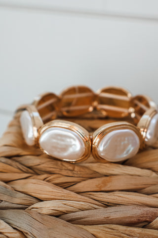 Effortlessly Elegant Pearl Bracelet • Gold
