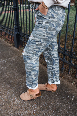 Hide & Seek Distressed Jogger • Camo