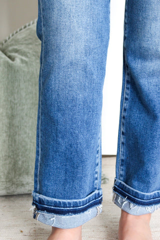 Axel Shadow Hem Straight • Medium Wash