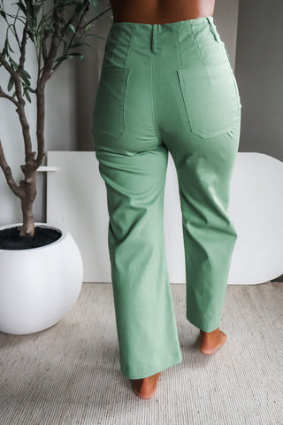 Sutton patch pocket pant • grass green