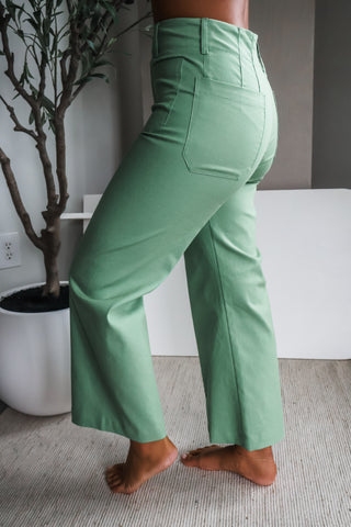 Sutton patch pocket pant • grass green