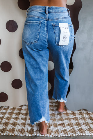 Jordan Distressed Barrel Jean • Medium Wash
