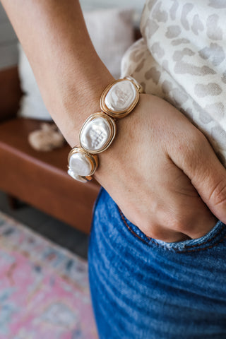 Effortlessly Elegant Pearl Bracelet • Gold