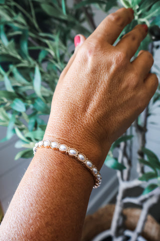 Livy • pearl stretch bangle