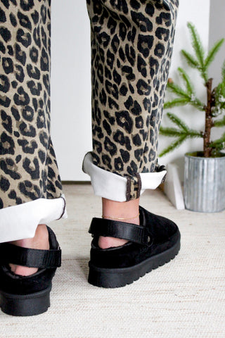 Warmth & Wonder Cozy Clog • Black