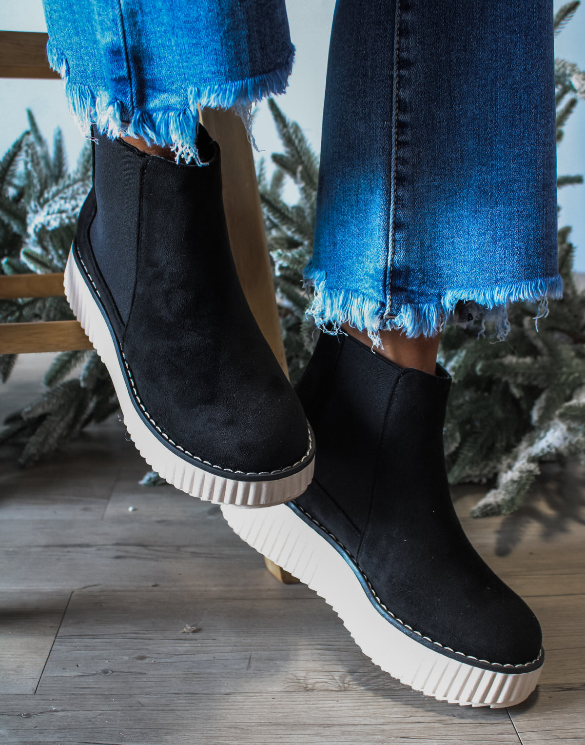 City Sidewalk Platform Chelsea • Black Suede