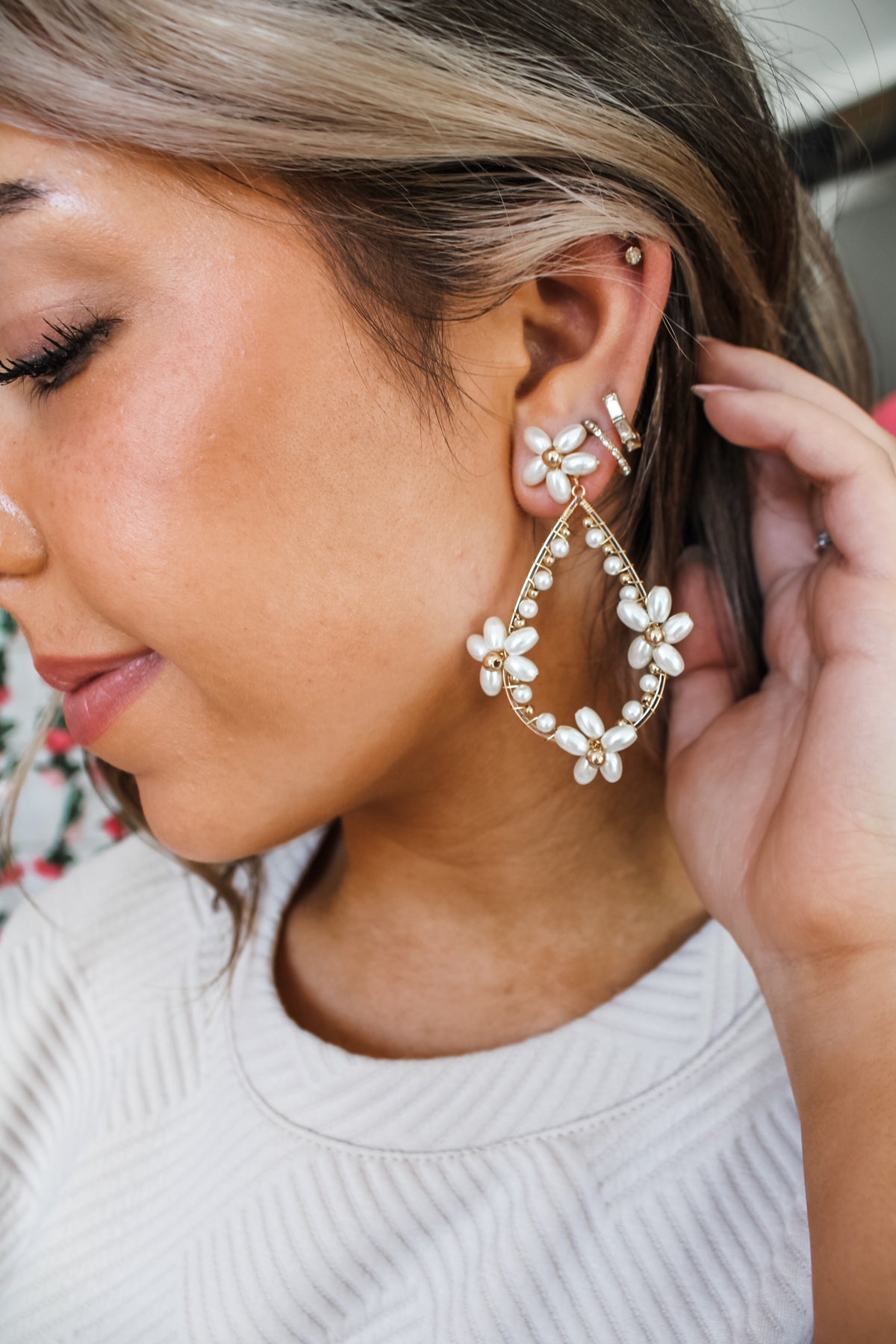Pretty Daisies Pearl Earrings • Gold