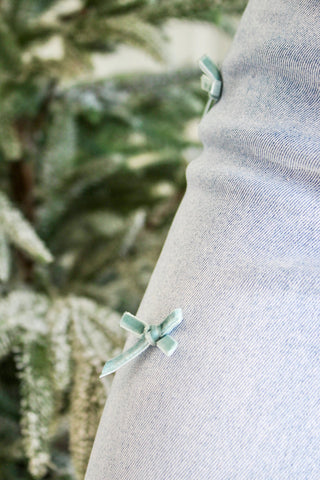 Evette Bow Detail Barrel Jean • Light Wash