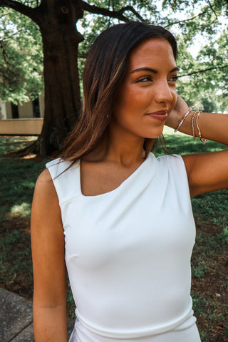 She is the moment • white shift dress