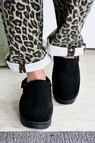 Warmth & Wonder Cozy Clog • Black