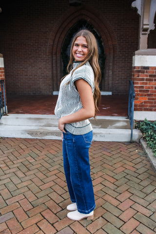 Winter Scene • Cream/Green