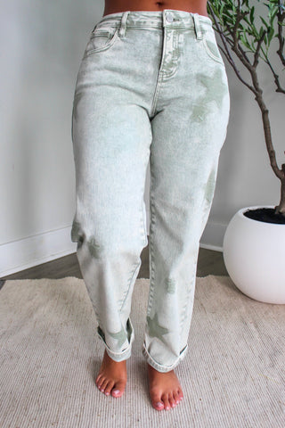 Averi Star Print Boyfriend Jean • Pistachio