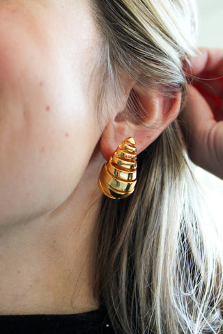 Trendy Twist Teardrop Earrings • Gold