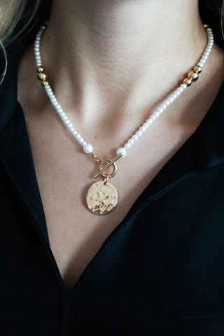 Polished In Pearls Toggle Necklace • Gold