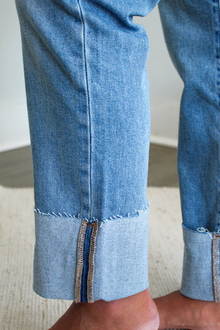 Quinnie Low Rise Straight • Light Wash