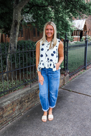 Playful Spotlight • Cream Dot
