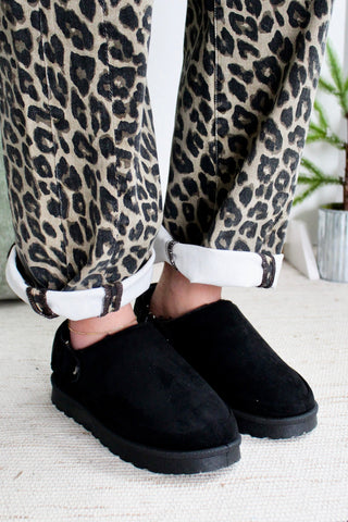 Warmth & Wonder Cozy Clog • Black