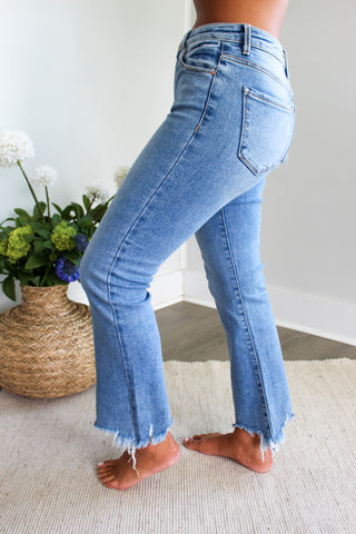 Maisy Frayed Hem Straight • Light Wash