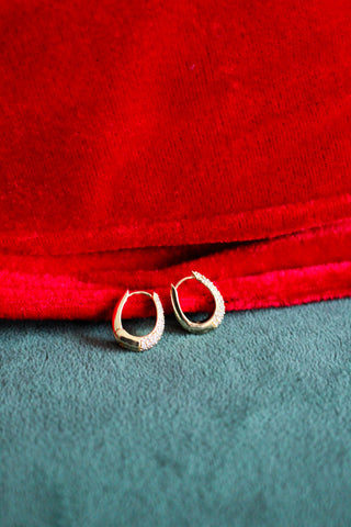 Simple Sophistication Earrings • Gold