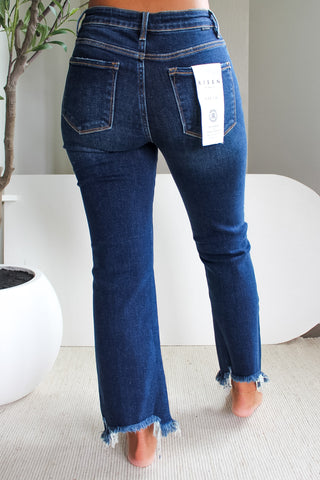 Kim Frayed Hem Straight • Dark Wash